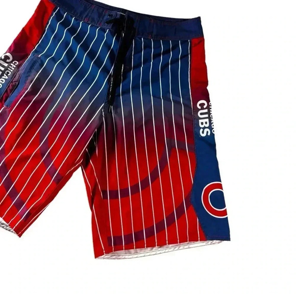 Chicago Cubs MLB Board Shorts Mens Red Blue Striped Size 32 Zip Pocket - Picture 2 of 15